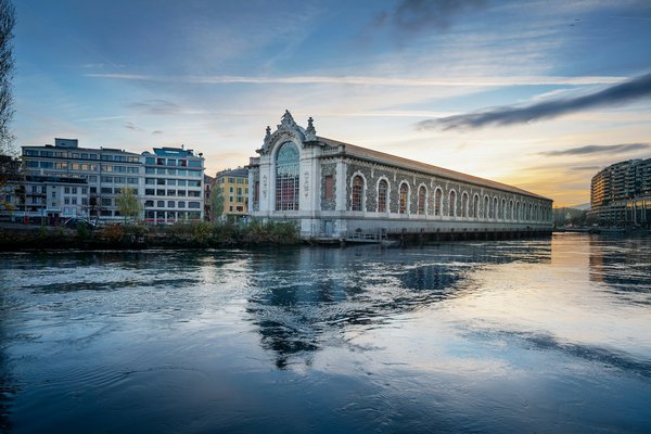 What are the key considerations for developing net-zero energy buildings in the UK?