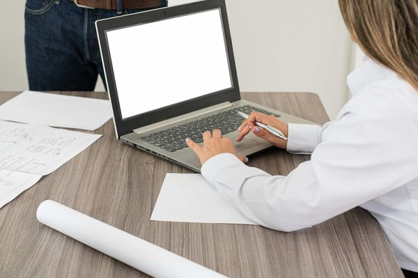 What Are the Best Strategies for Managing a Dog's Fear of Strangers?